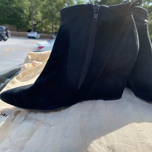 Suede stylish ankle boots from Nordstrum Rack - Picture 1 of 1